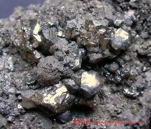 金屬礦石價格飆升 最高漲幅93%，市場震蕩與未來展望
